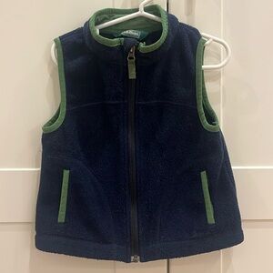 L.L. Bean 3T blue fleece zip up vest w/ green trim. Has front pockets for gloves
